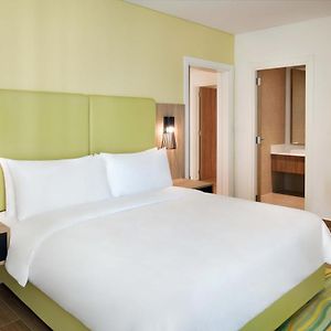 Two Bedroom Apartment 1 King 2 Twin Partial Sea View Balcony High Floor
